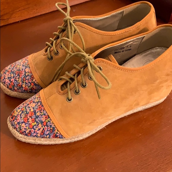 Charlotte Ronson shoes - Picture 2 of 4